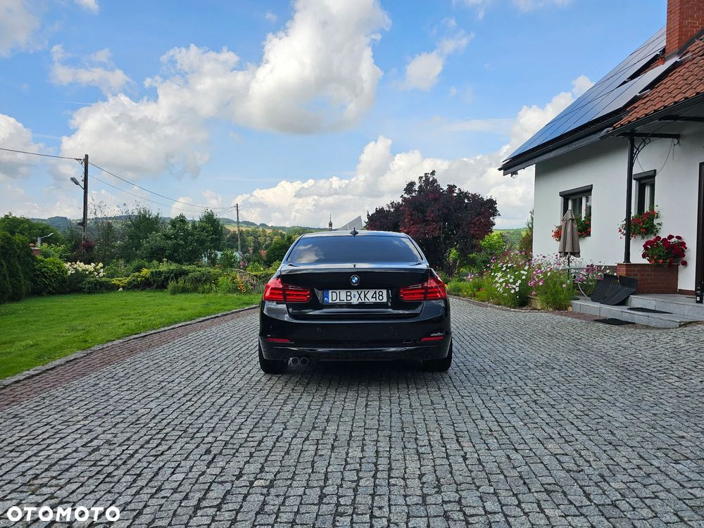 BMW Seria 3 328i xDrive Sport Line - 19