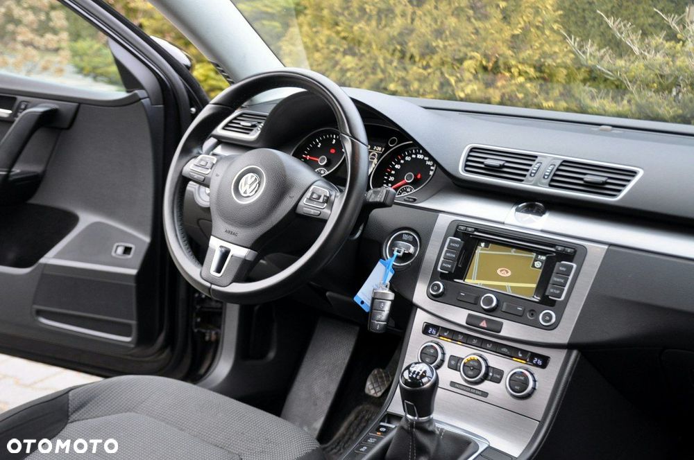 Volkswagen Passat - 26