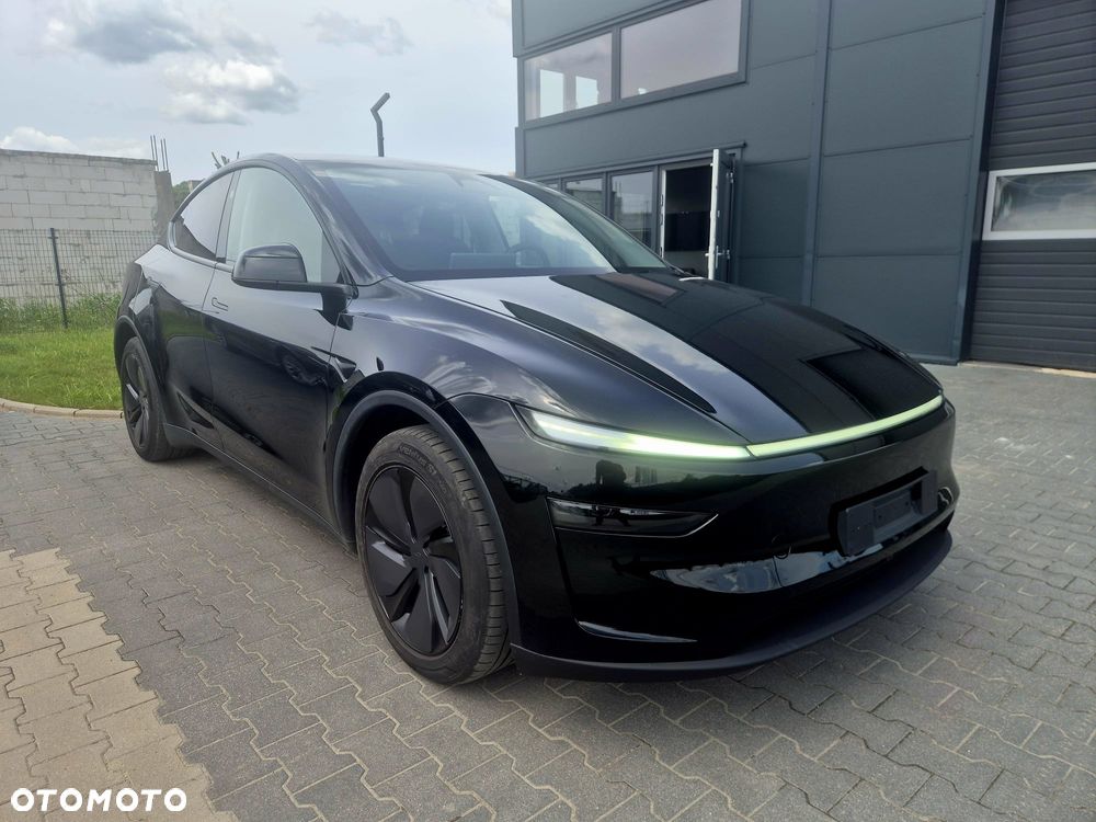 Tesla Model Y Long Range AWD - 15