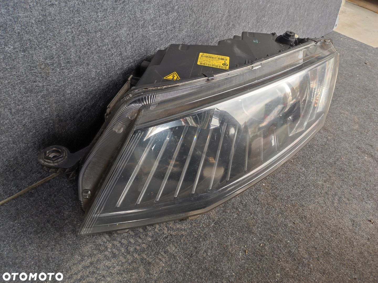 LAMPA REFLEKTOR LEWY PRZÓD BI XENON SKRETNY KOMPLETNA SKODA OCTAVIA III VRS - 2