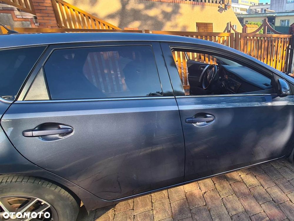 Toyota Auris 1.6 Premium - 3