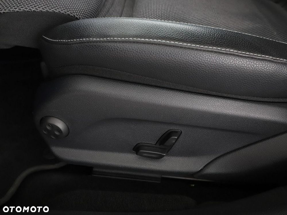 Mercedes-Benz Klasa E 200 7G-TRONIC Avantgarde - 38