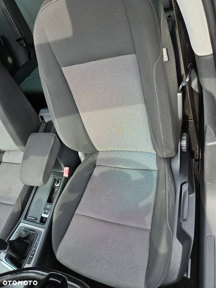 Volkswagen Golf 1.6 TDI BlueMotion Technology Comfortline - 12