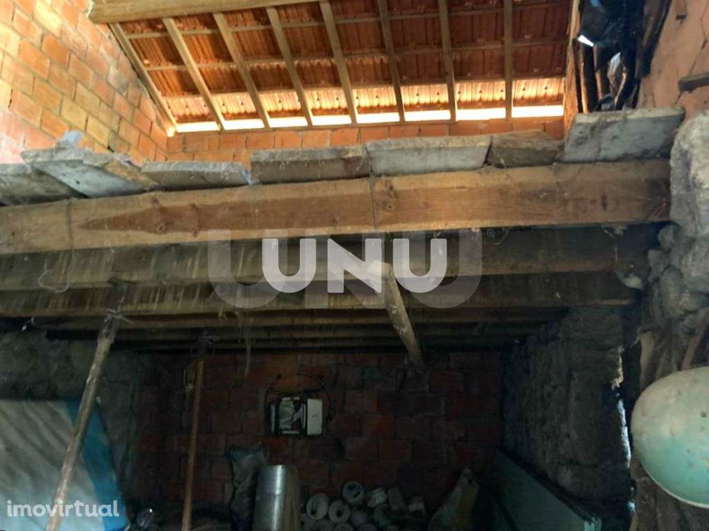 Moradia em Banda T1 - Para Reconstrução Total - Grande imagem: 5/7