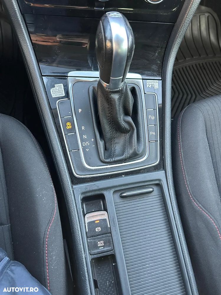 Volkswagen Golf - 10