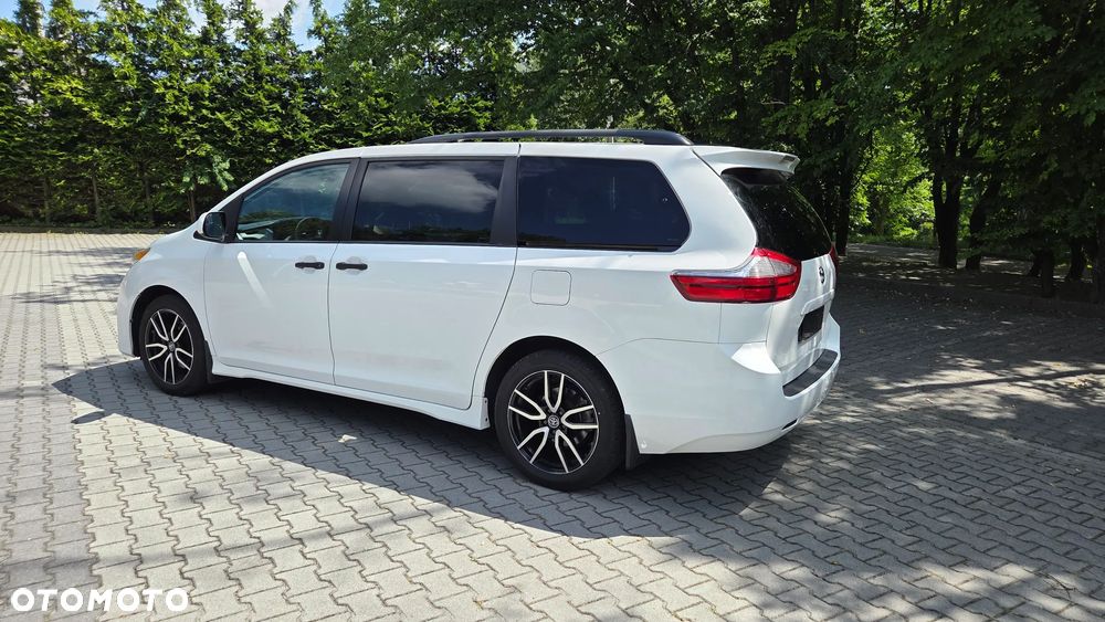 Toyota Sienna - 12