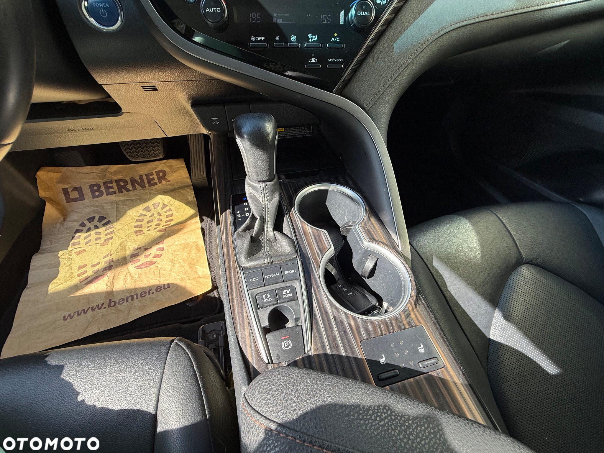 Toyota Camry 2.5 Hybrid Executive CVT - 30