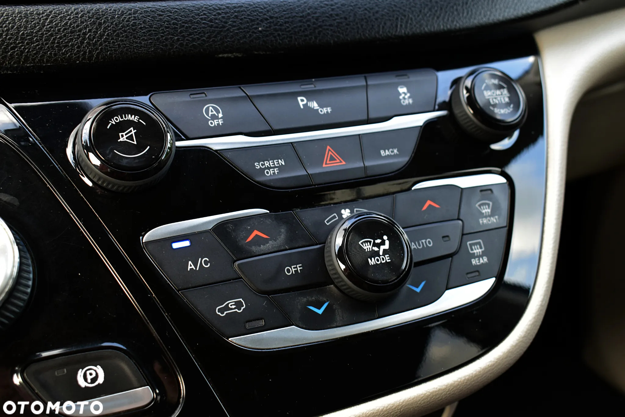 Chrysler Pacifica - 16