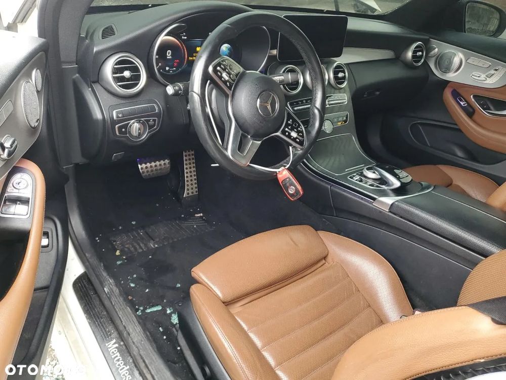 Mercedes-Benz Klasa C 300 4Matic 9G-TRONIC AMG Line - 12