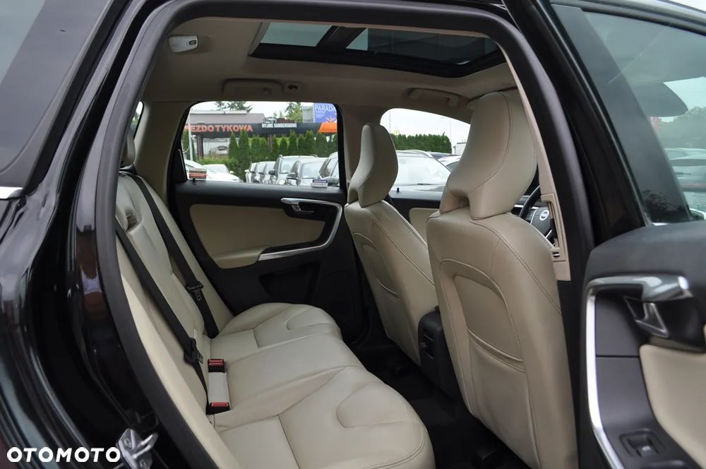 Volvo XC 60 D4 AWD Summum - 32