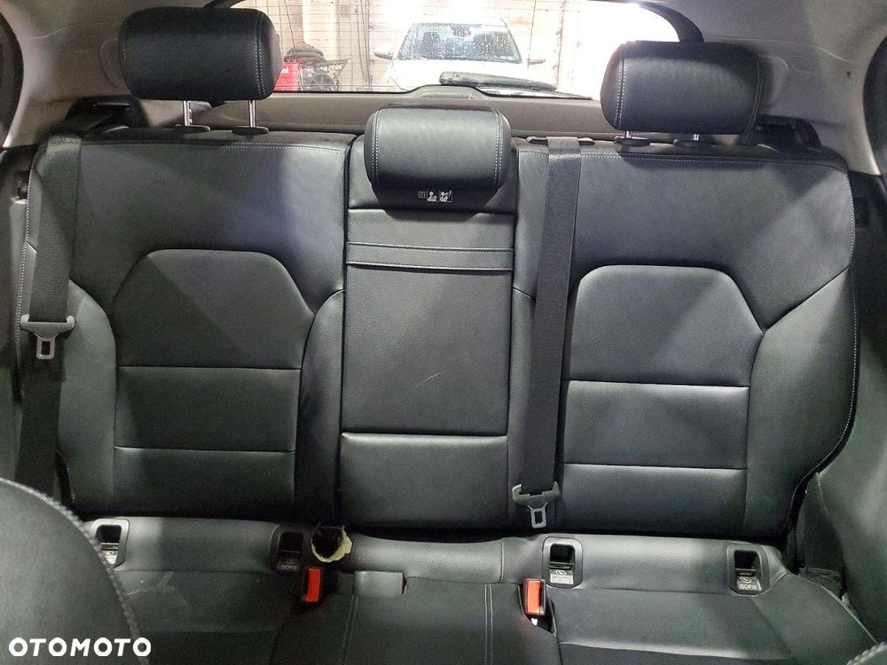 Mercedes-Benz GLA 250 4Matic 7G-DCT - 11