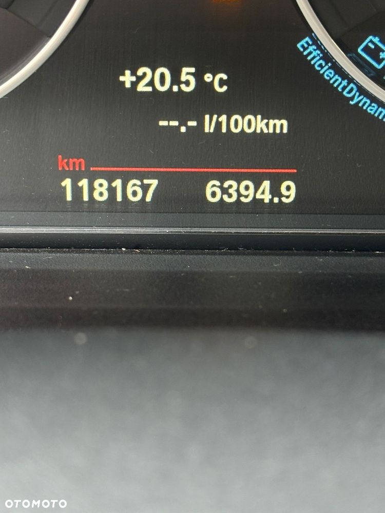 BMW Seria 3 320d xDrive - 25