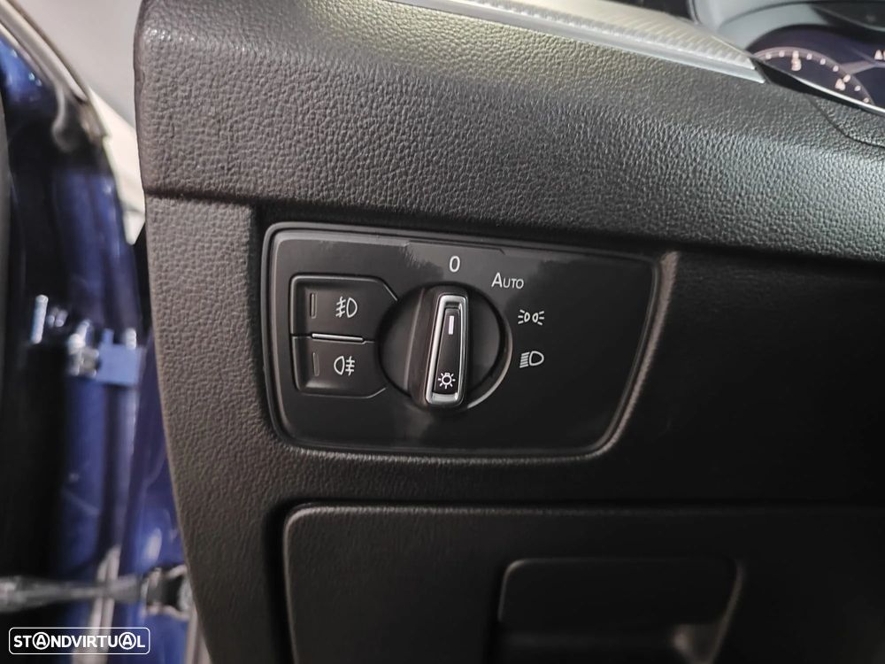 VW Passat Variant 2.0 TDi R-Line DSG - 28