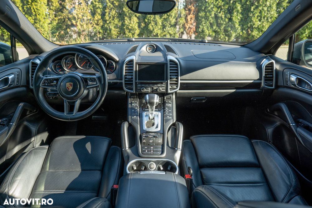 Porsche Cayenne 3.0 L - 22