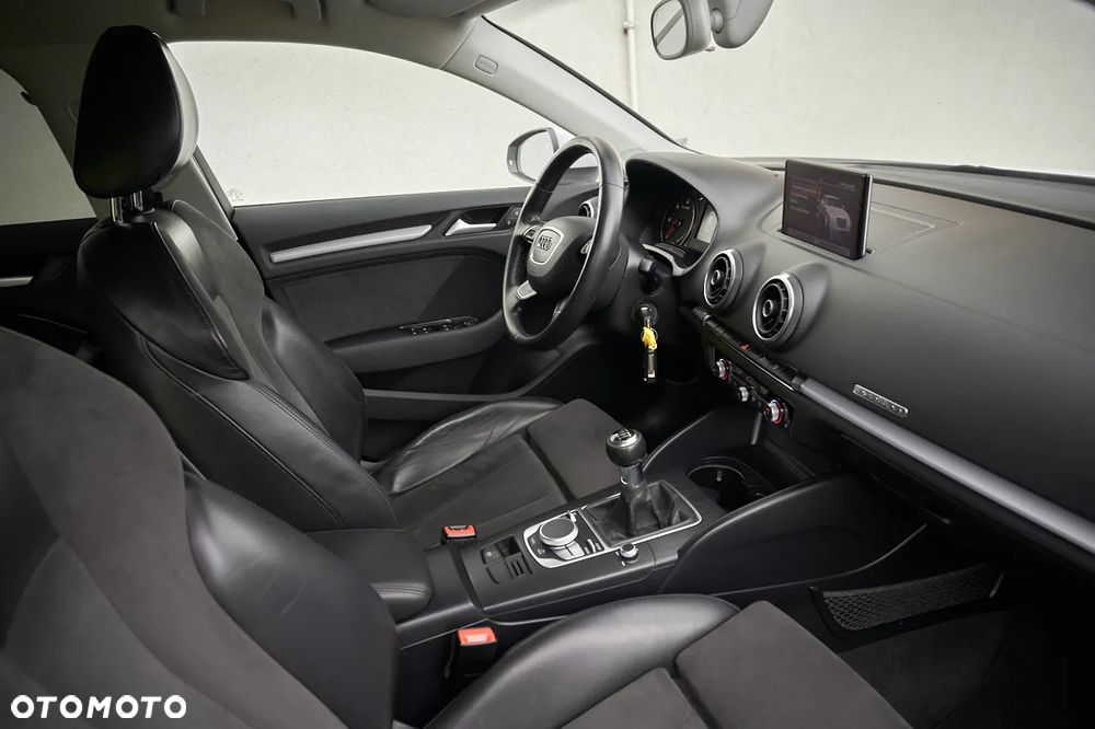 Audi A3 Sportback 2.0 TDI quattro Ambiente - 28