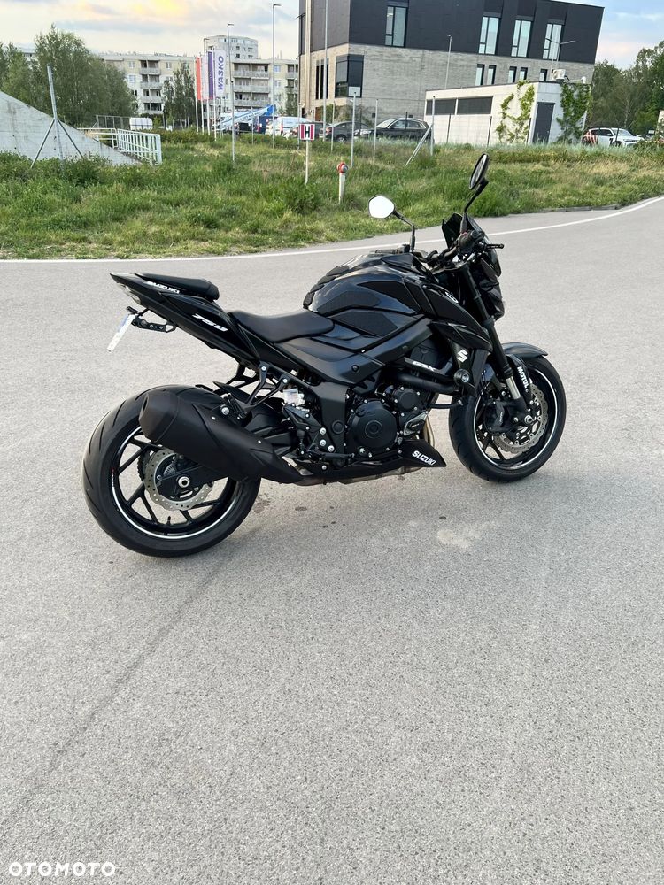 Suzuki GSX - 1