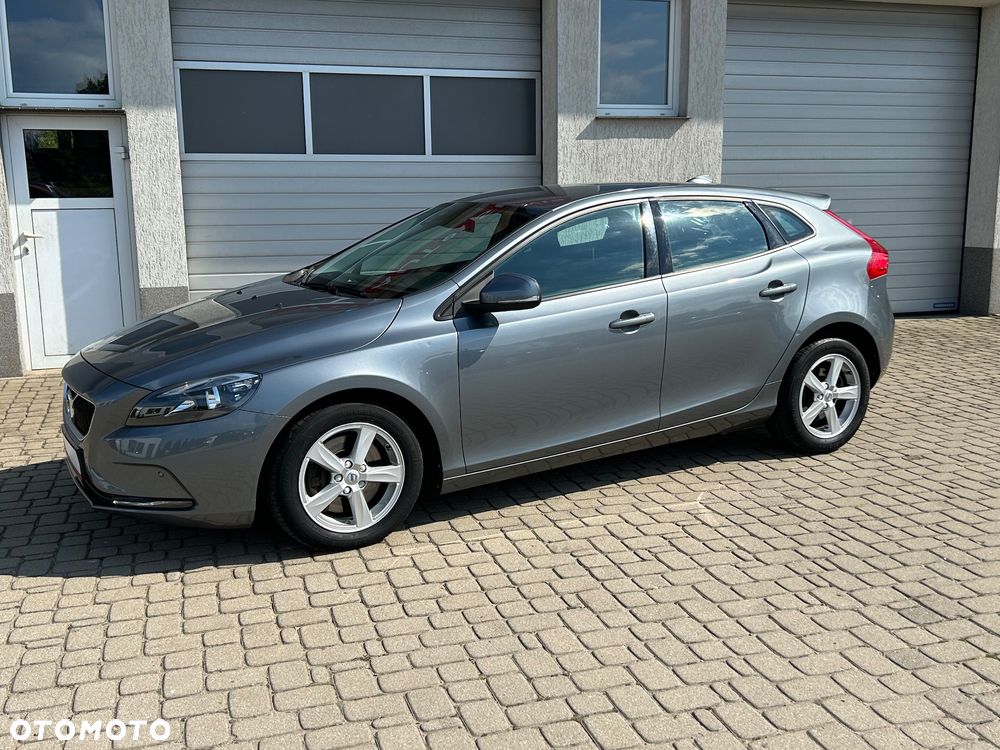 Volvo V40 T3 Drive-E Momentum - 1