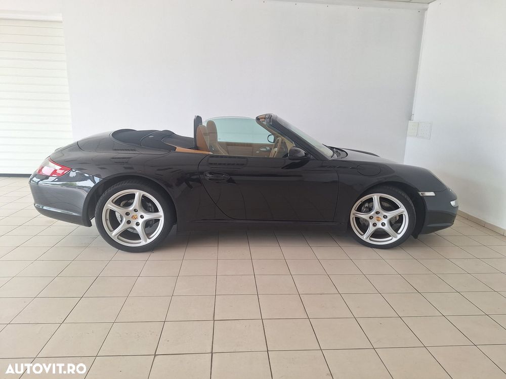 Porsche 911 Carrera 4 - 16