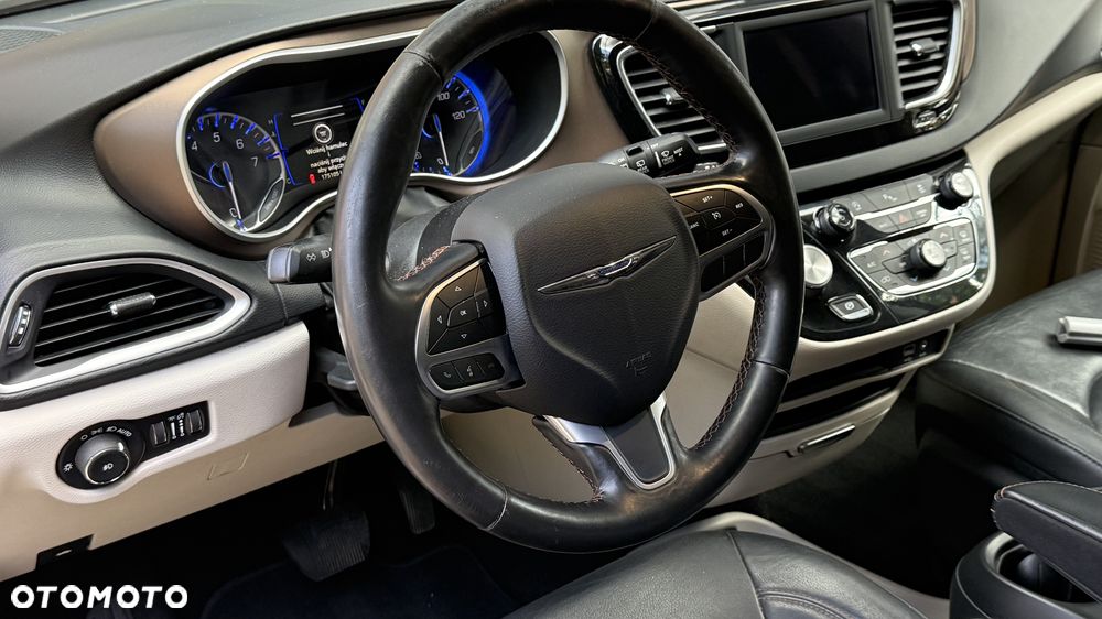 Chrysler Pacifica - 27