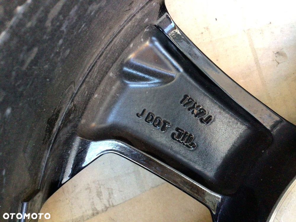 Felga aluminiowa 1szt Nissan 7x17 et35 5x114.3 - 8