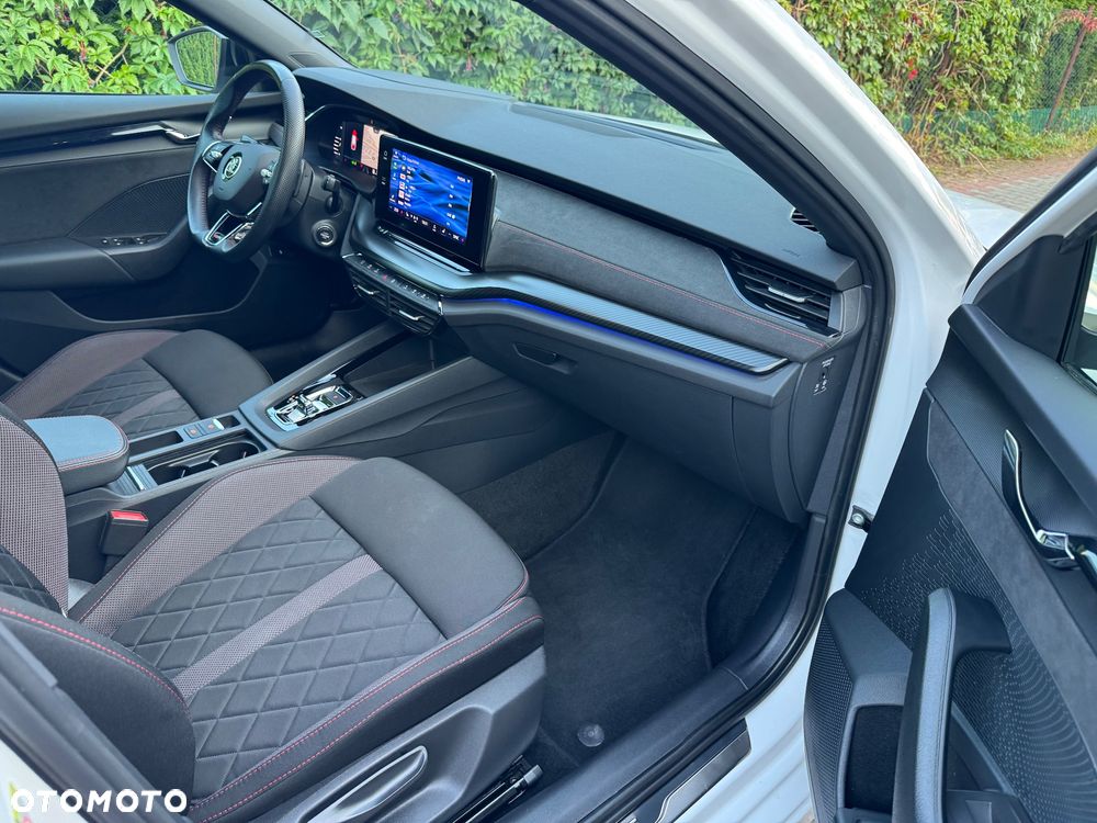 Skoda Octavia 2.0 TDI DSG RS - 25