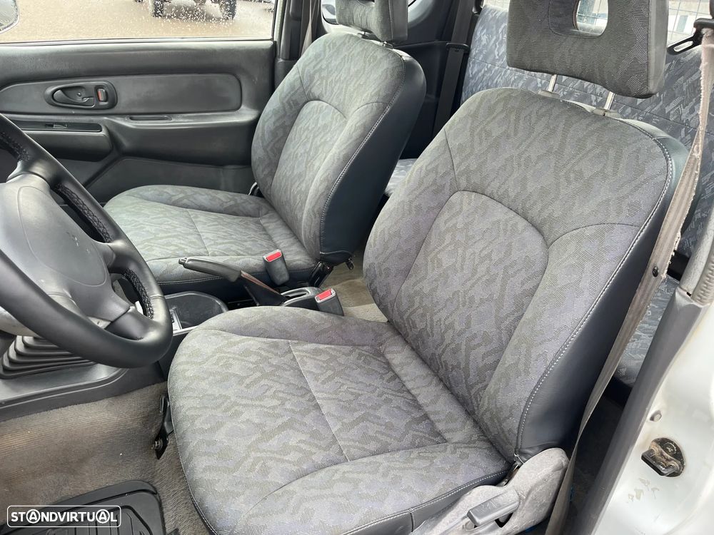 Mitsubishi L200 4x4 4 Lugares - 12