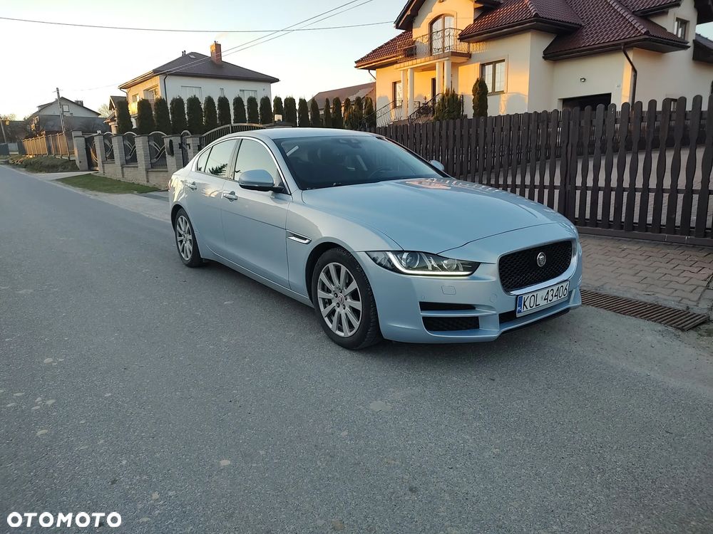 Jaguar XE - 3
