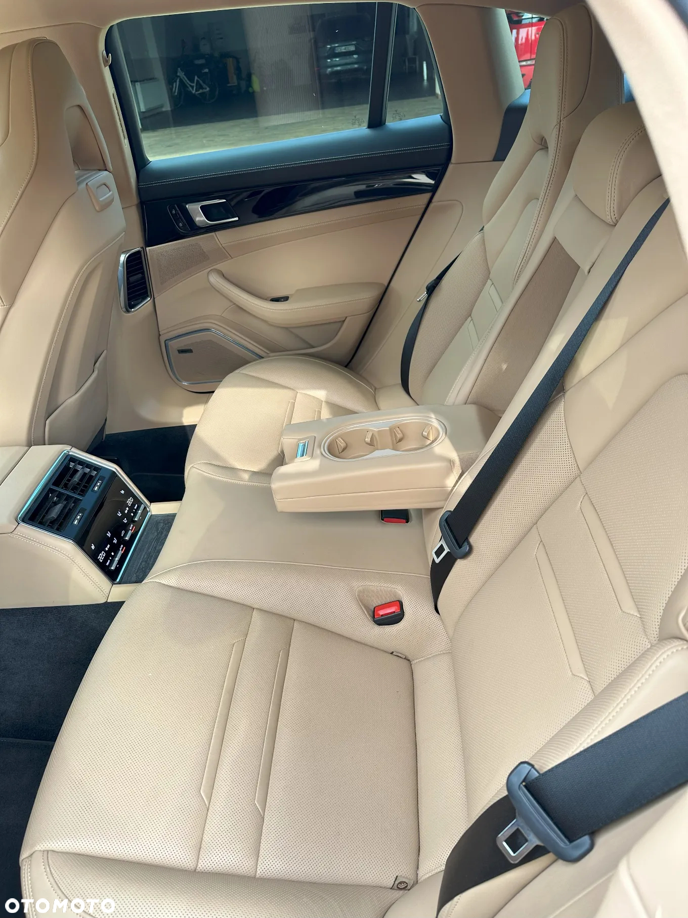 Porsche Panamera 4 e-Hybrid Sport Turismo - 8