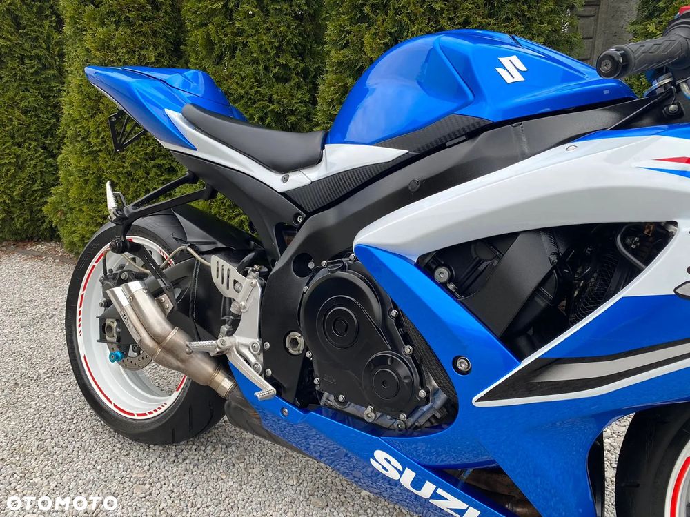 Suzuki GSX-R - 25