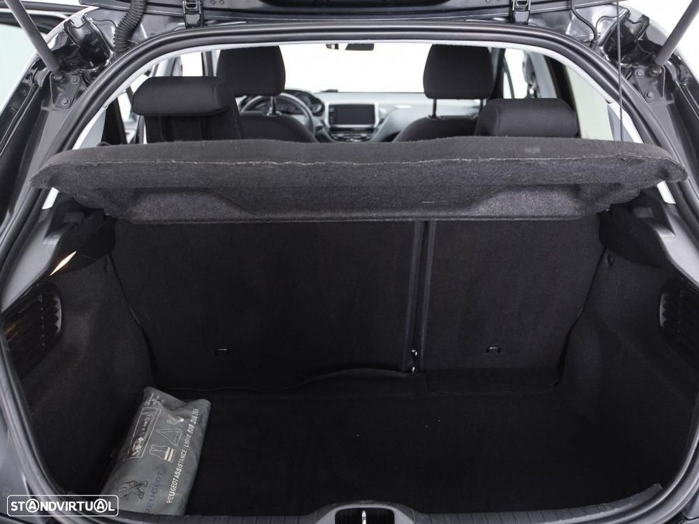 Peugeot 208 - 12