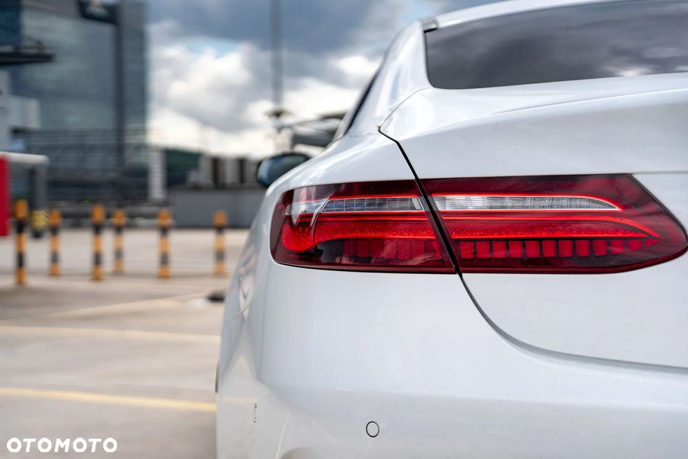 Mercedes-Benz Klasa E 220 d Coupe 4-Matic 9G-TRONIC - 19