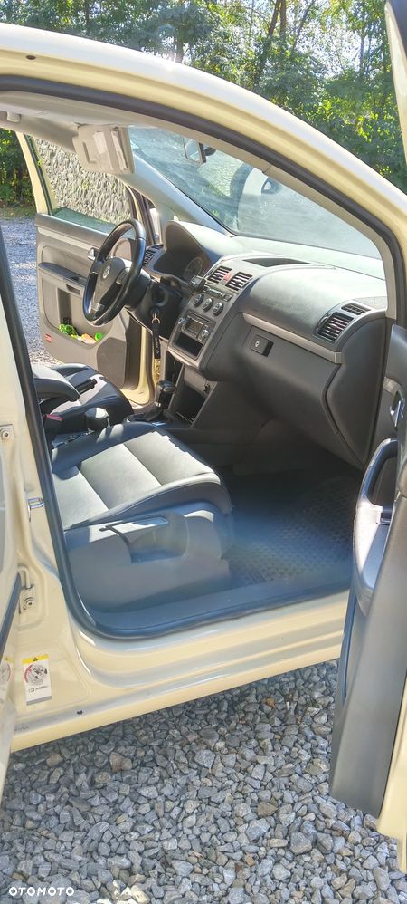 Volkswagen Touran 1.9 TDI Conceptline DSG - 10