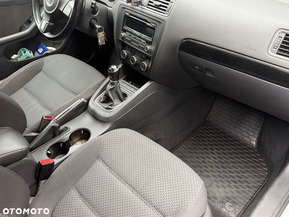 Volkswagen Jetta 1.6 TDI Comfortline - 6