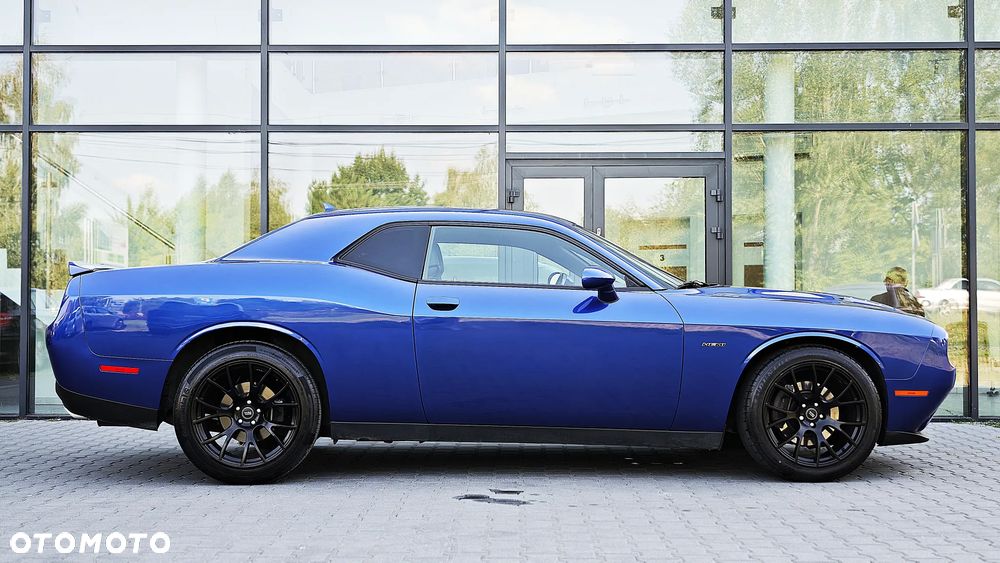 Dodge Challenger - 2
