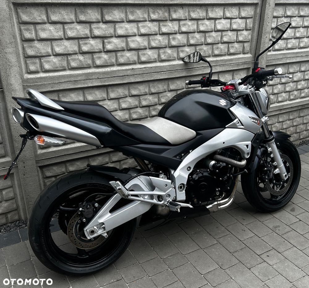 Suzuki GSR - 3