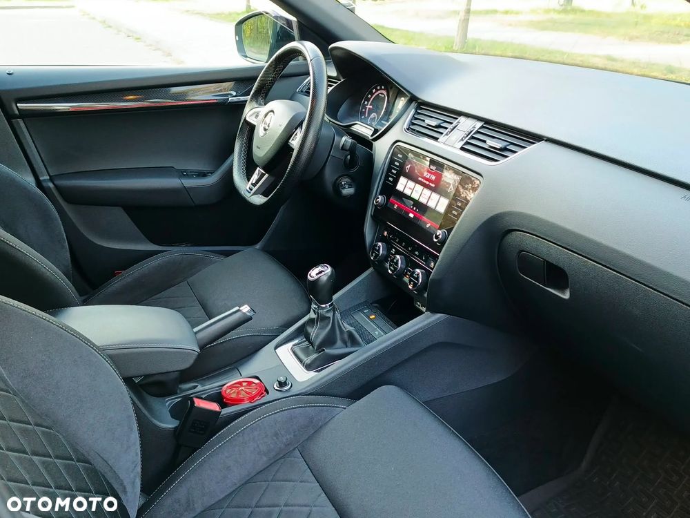 Skoda Octavia 2.0 TDI RS - 24
