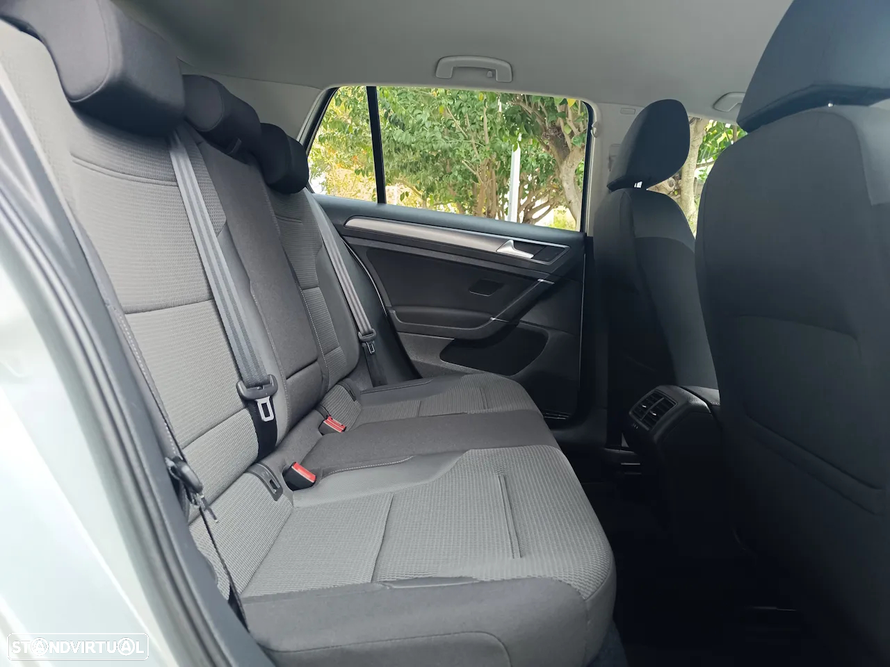 VW Golf 1.6 TDI Confortline - 30