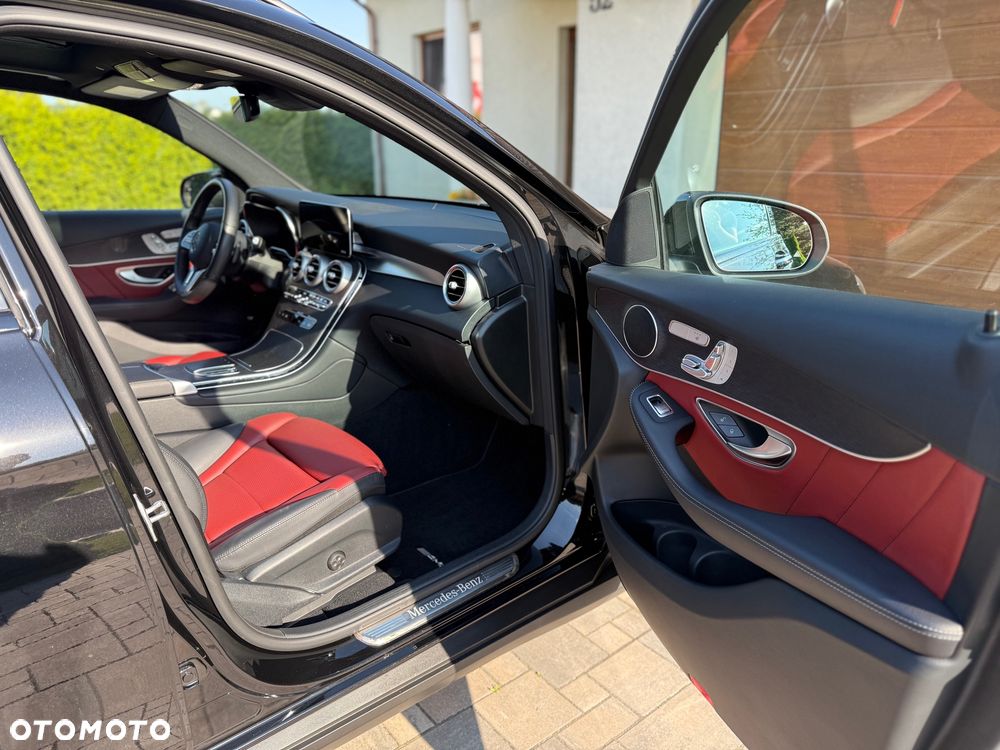 Mercedes-Benz GLC 300 4Matic 9G-TRONIC AMG Line Plus - 22