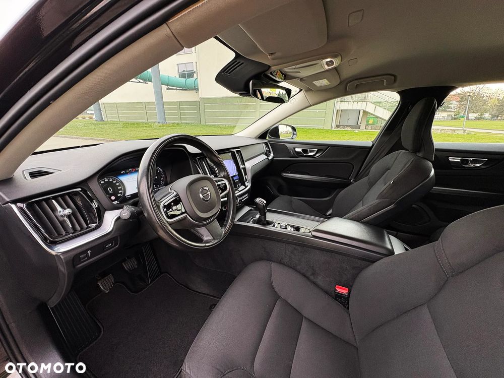 Volvo V60 D3 Momentum Pro - 21