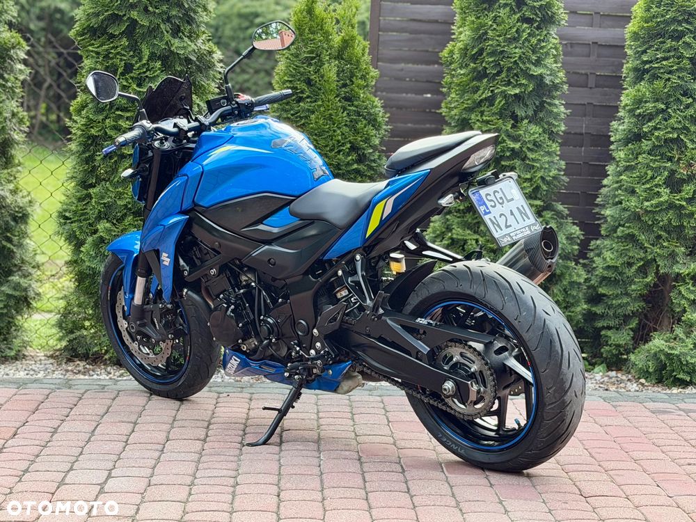 Suzuki GSX - 8