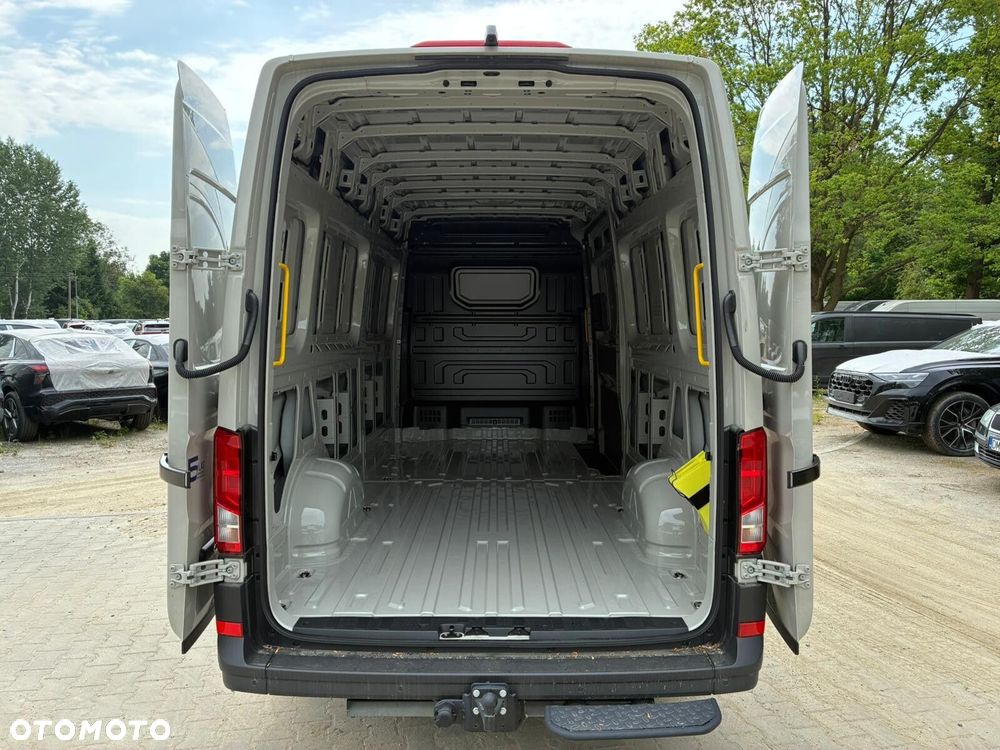 Volkswagen Crafter 35 Furgon z wysokim dachem 2,0 177 KM /Automatyczna r. o. 4490 mm - 13