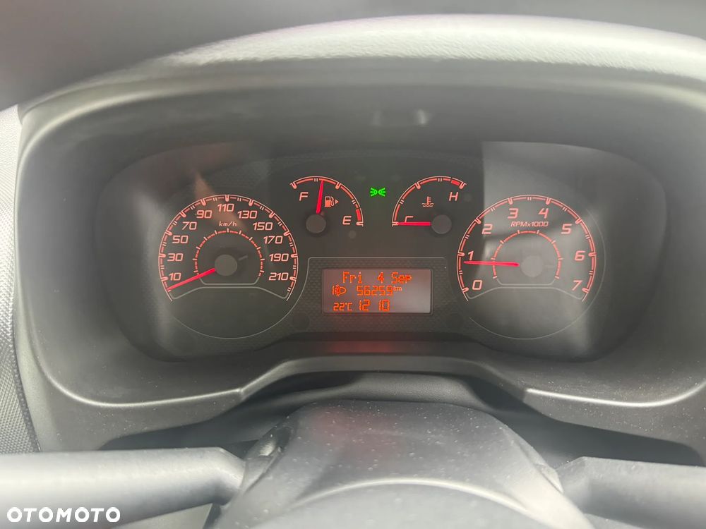 Fiat Fiorino Kombi Adventure - 12