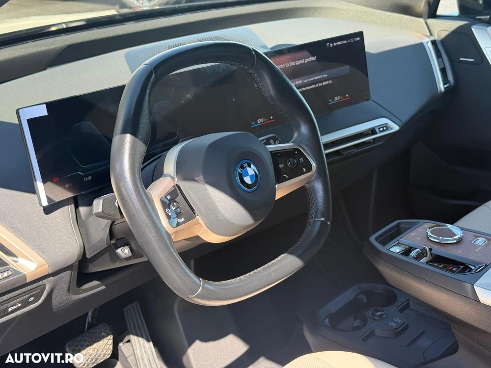 BMW iX - 11