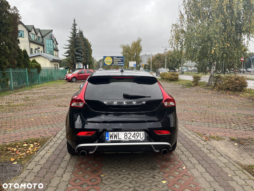 Volvo V40 T3 R-Design - 4