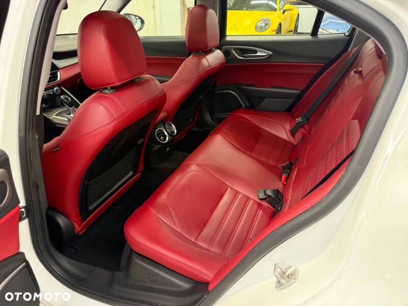 Alfa Romeo Giulia 2.0 Turbo 16V AT8-Q4 Veloce Ti - 20