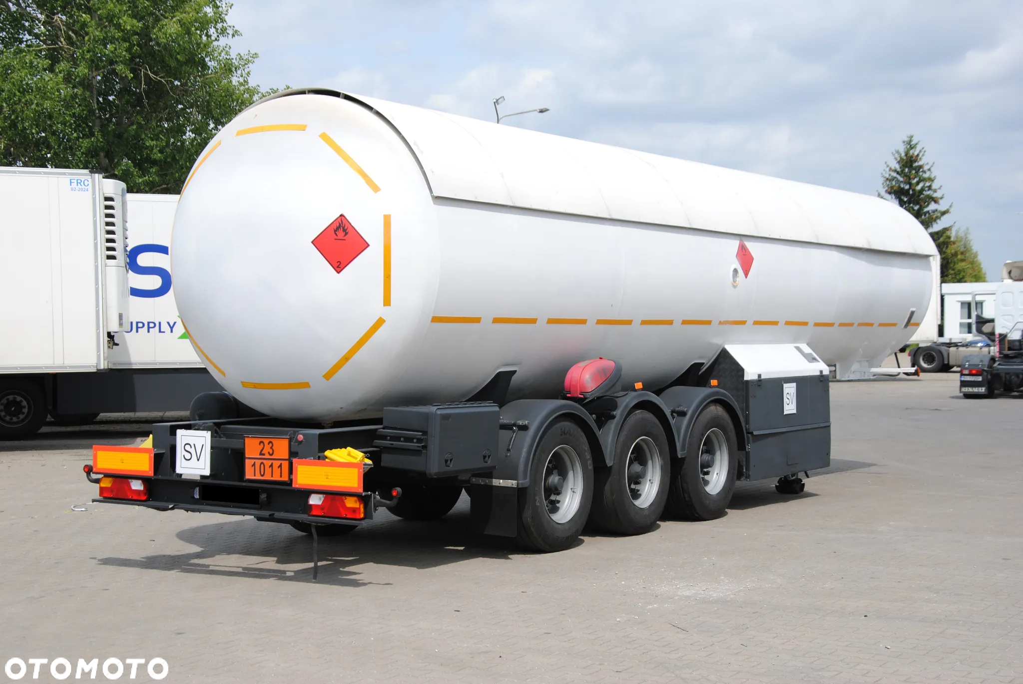 Inny Dromech, cysterna gazowa, podnoszona oś - 3