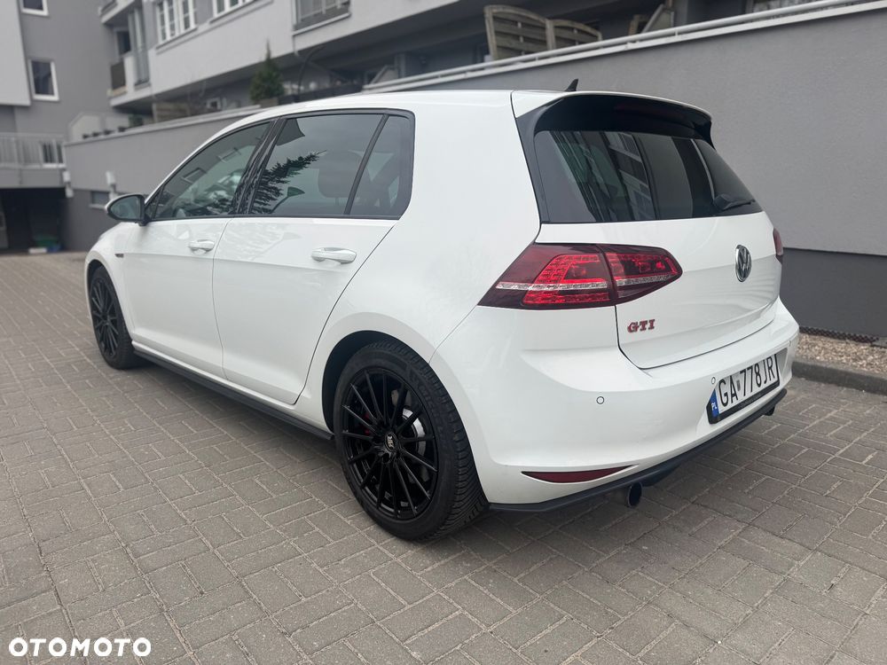 Volkswagen Golf GTI (BlueMotion Technology) DSG - 4