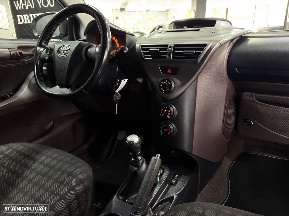 Toyota iQ 1.0 VVT-i 2 EP - 9