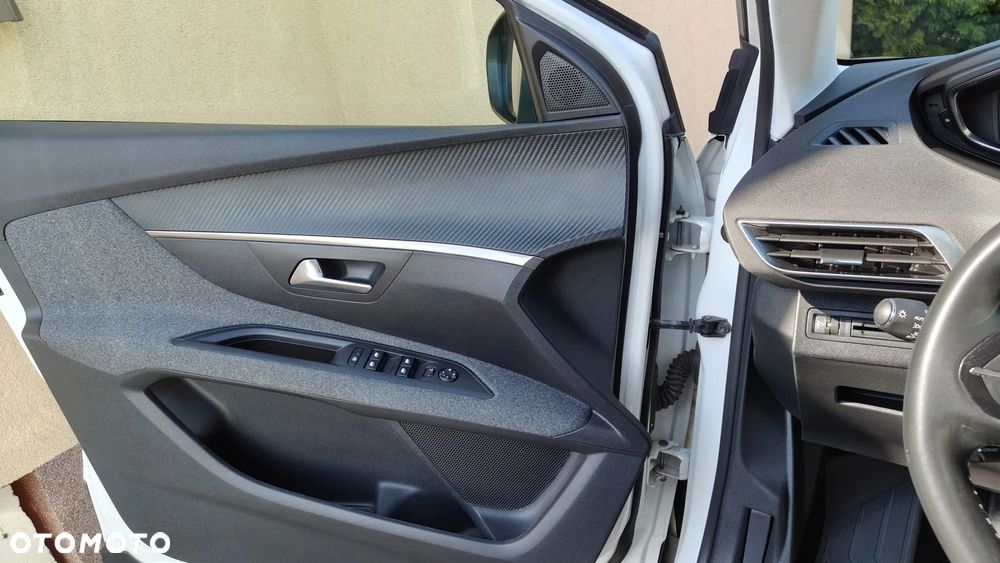 Peugeot 3008 1.2 PureTech Allure S&S - 18