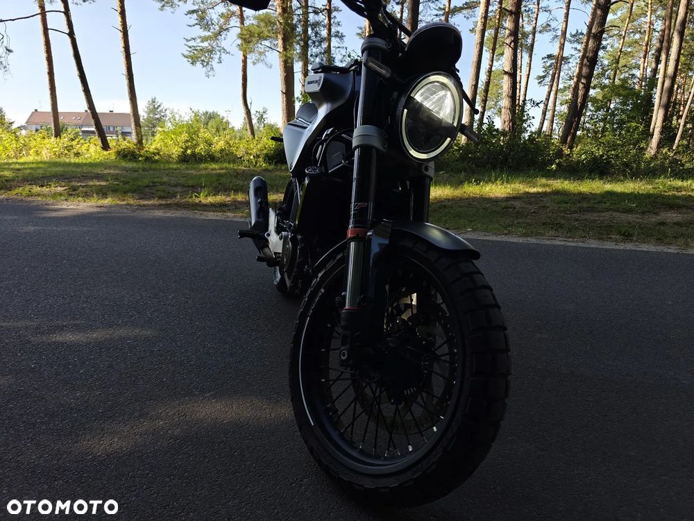 Husqvarna Svartpilen - 3